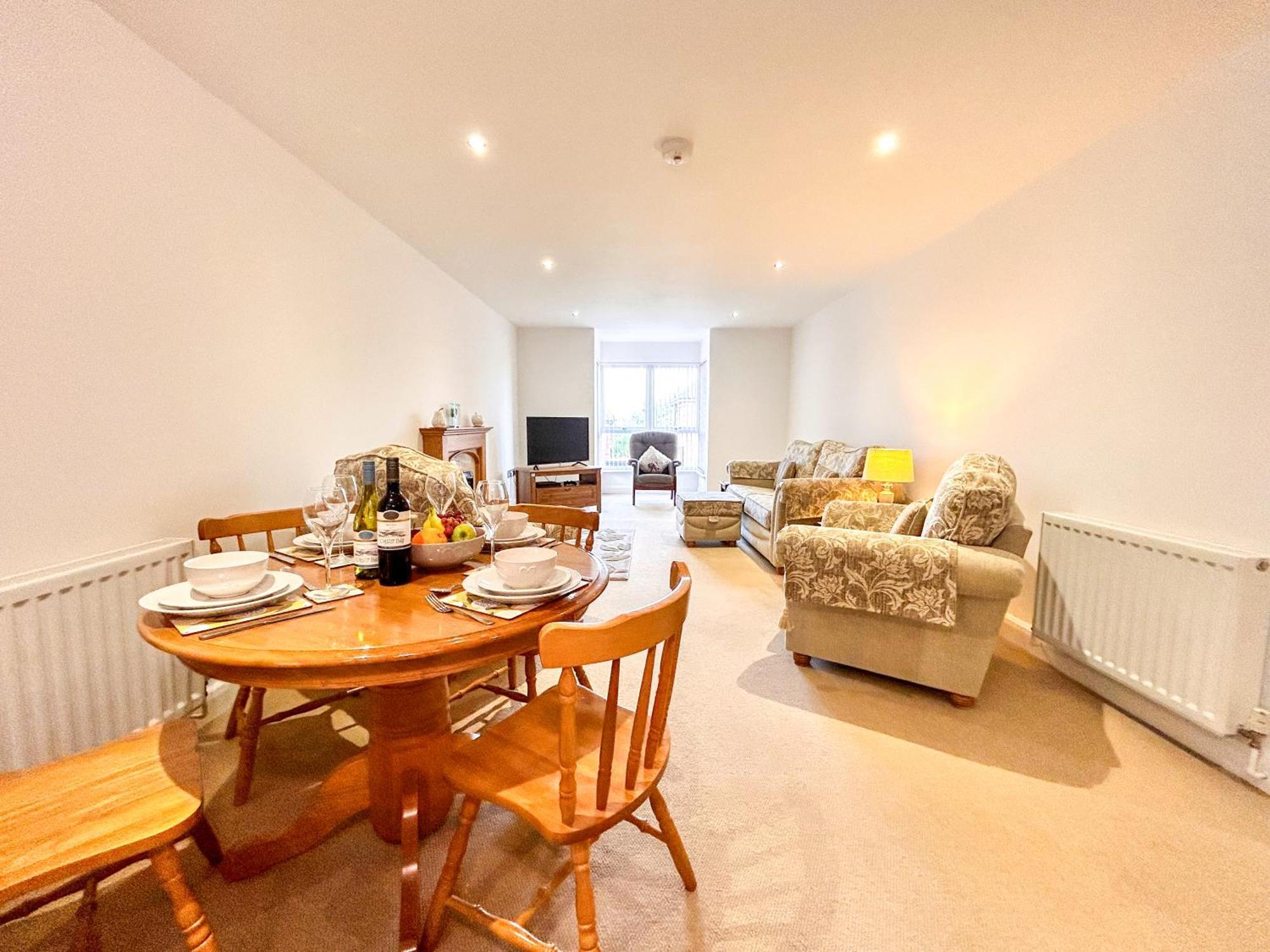 6 Serviced At St Josephs Court, By Visit Apartamento