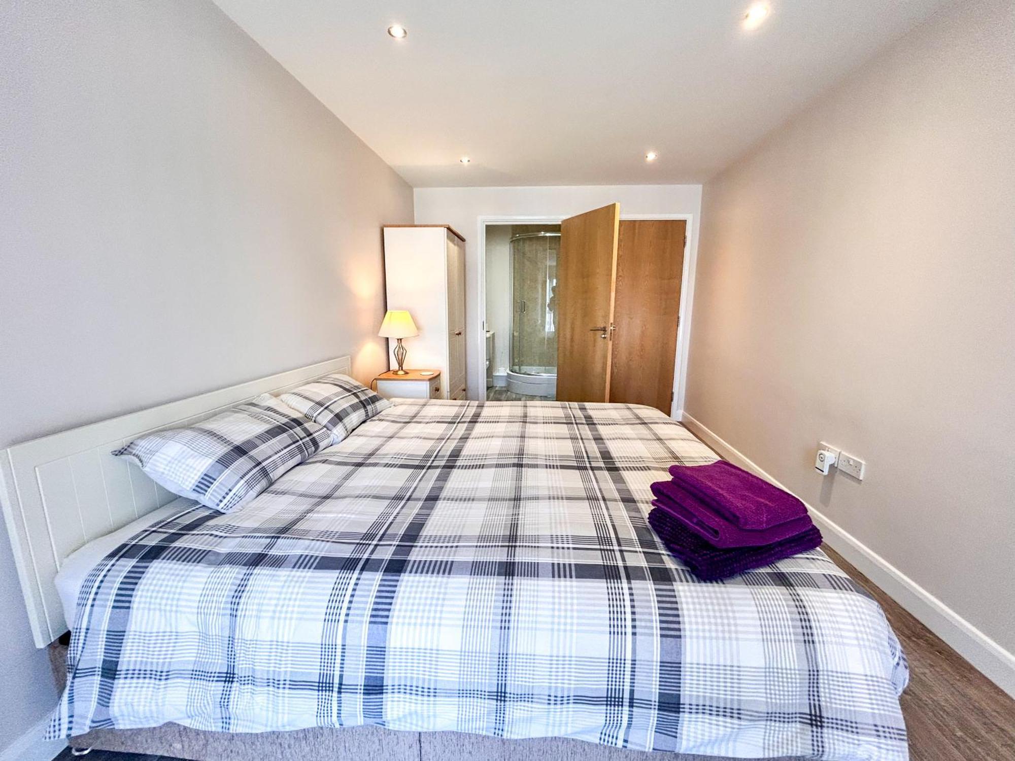 6 Serviced At St Josephs Court, By Visit Apartamento