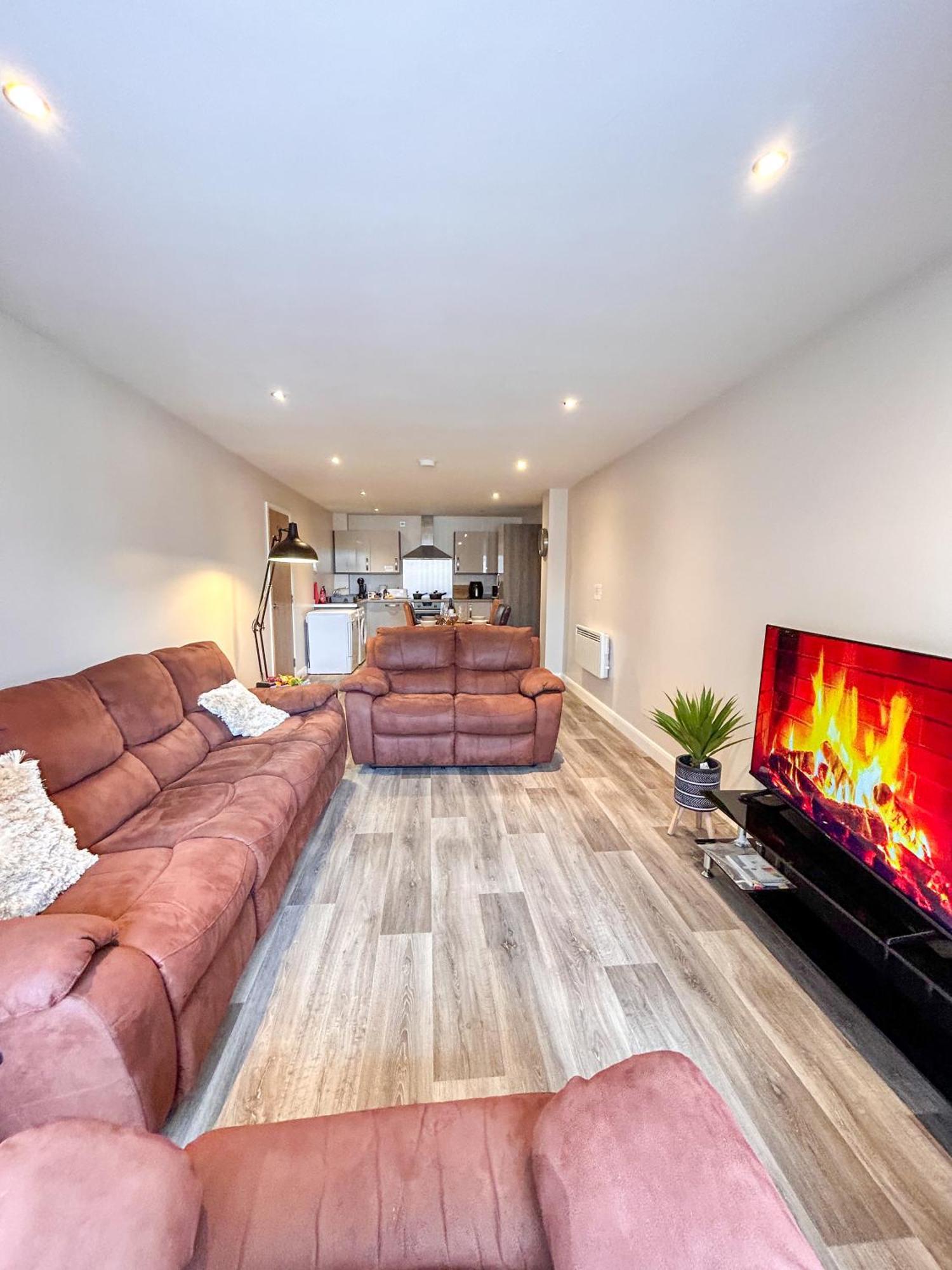 6 Serviced At St Josephs Court, By Visit Apartment *