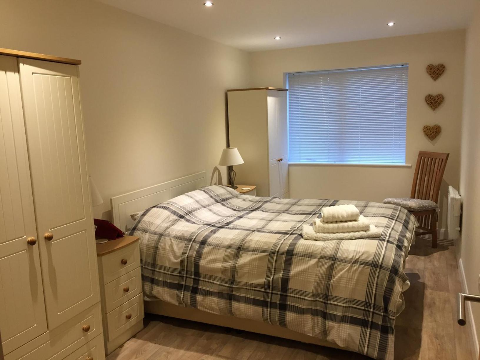 6 Serviced At St Josephs Court, By Visit Apartment *